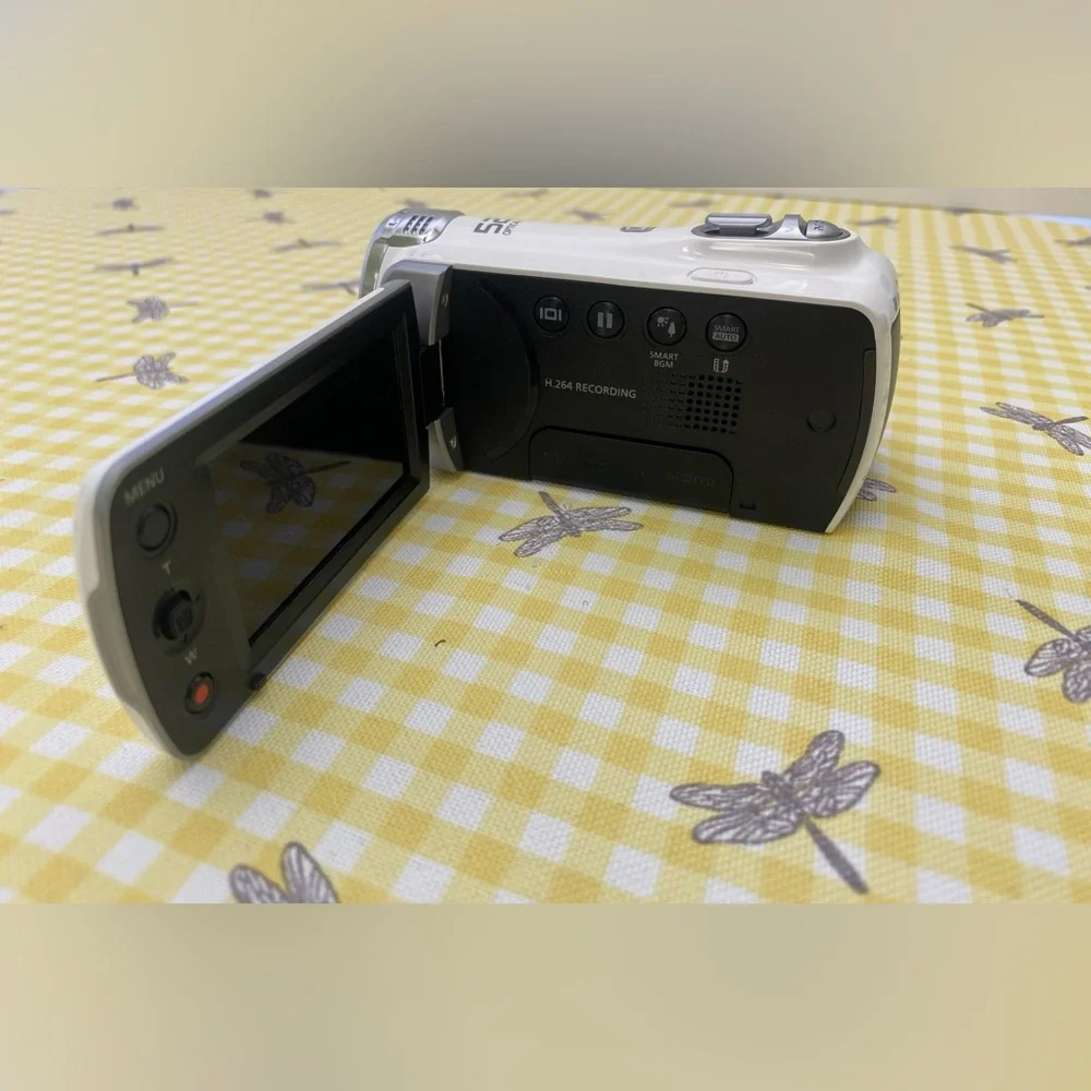 Samsung White 52x Zoom High Definition Handheld Camera/Camcorder HMX-F90
